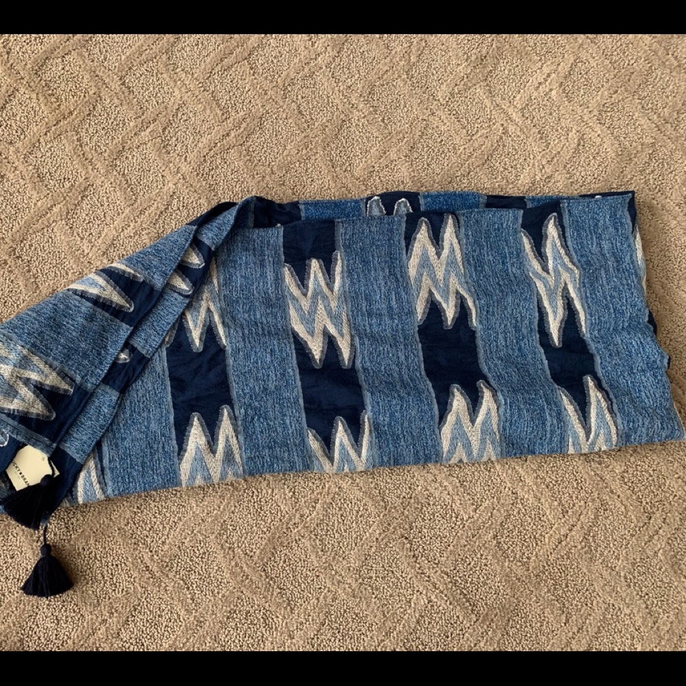 NWT. Beautiful Fossil scarf or wrap